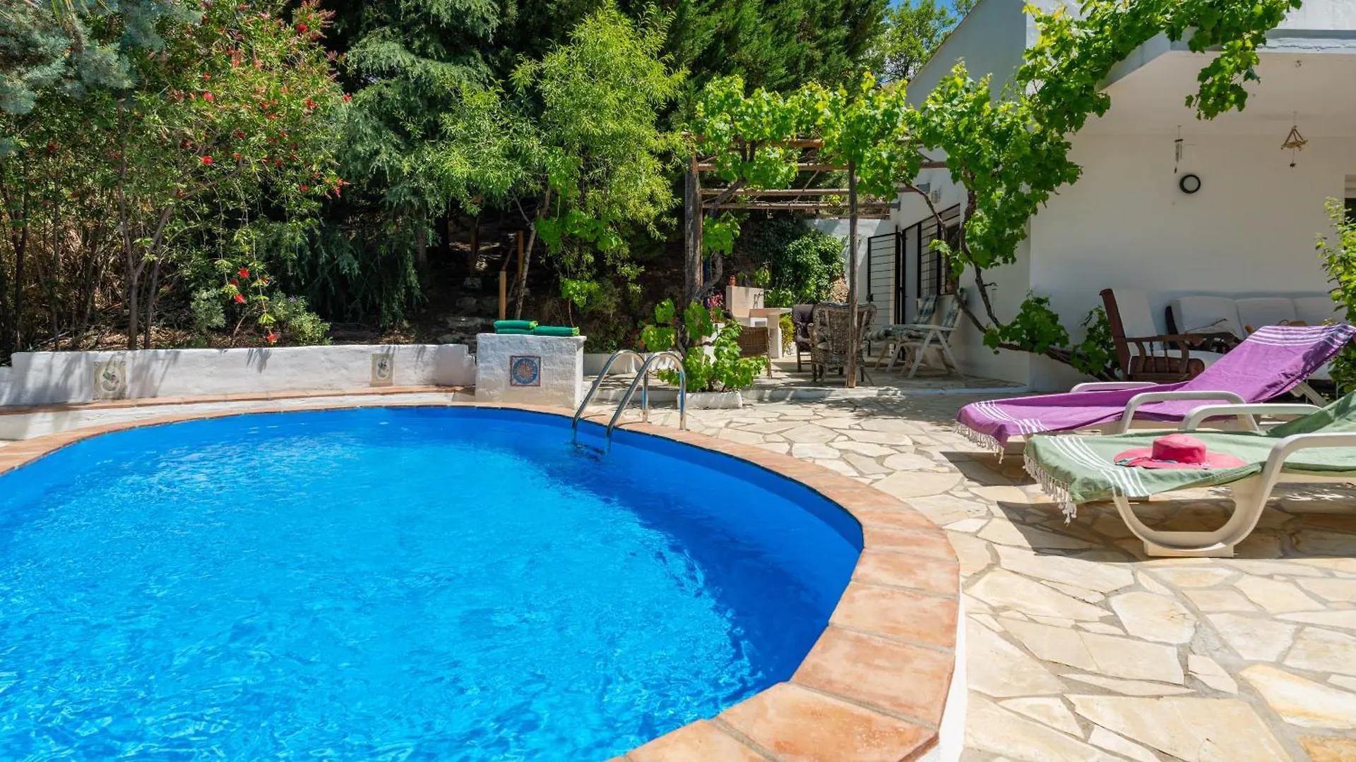 Casa Jardin Natural Sedella ヴィラ